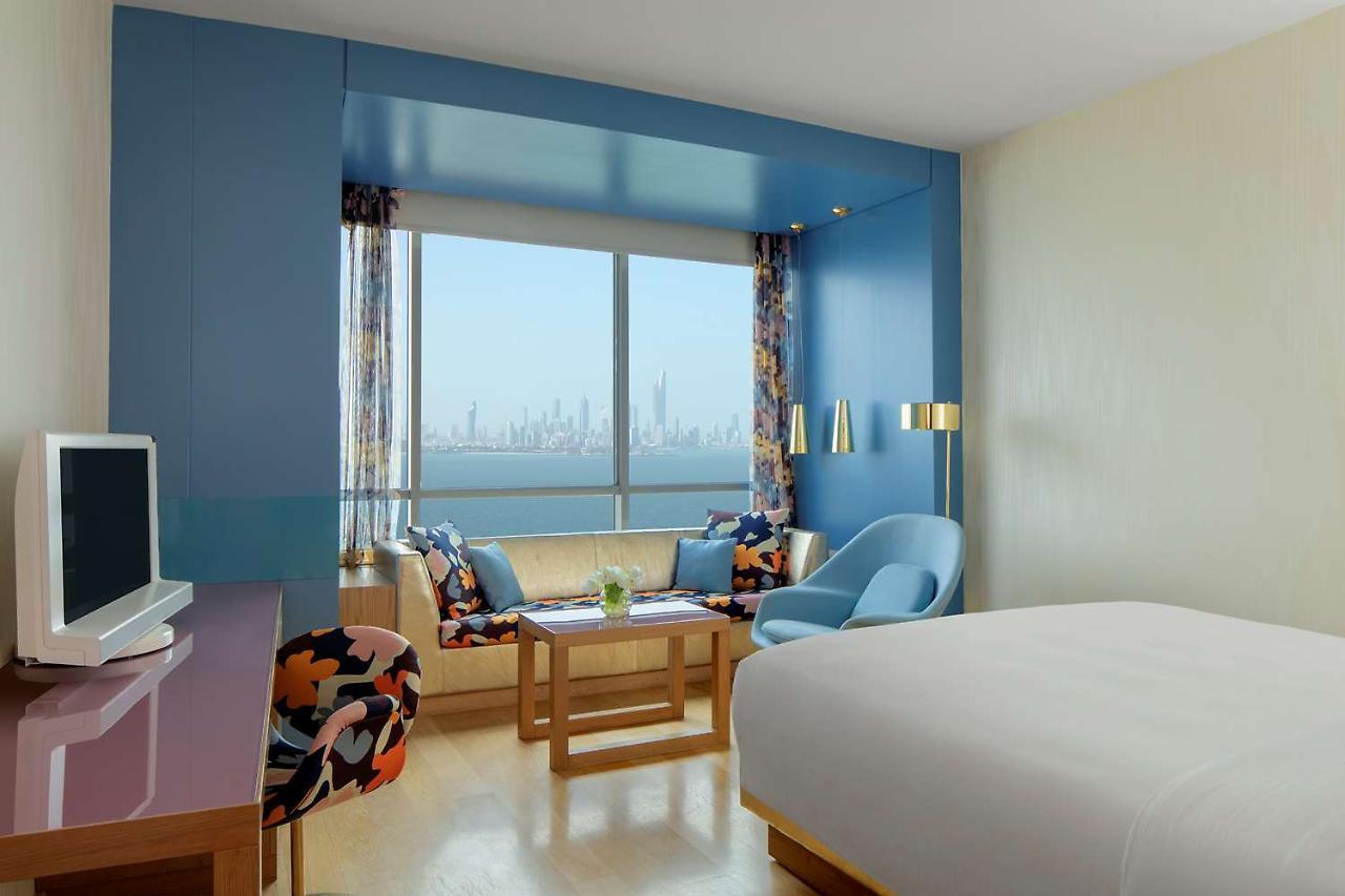 Symphony Style Hotel Kuwait Salmiya Extérieur photo A room at the hotel