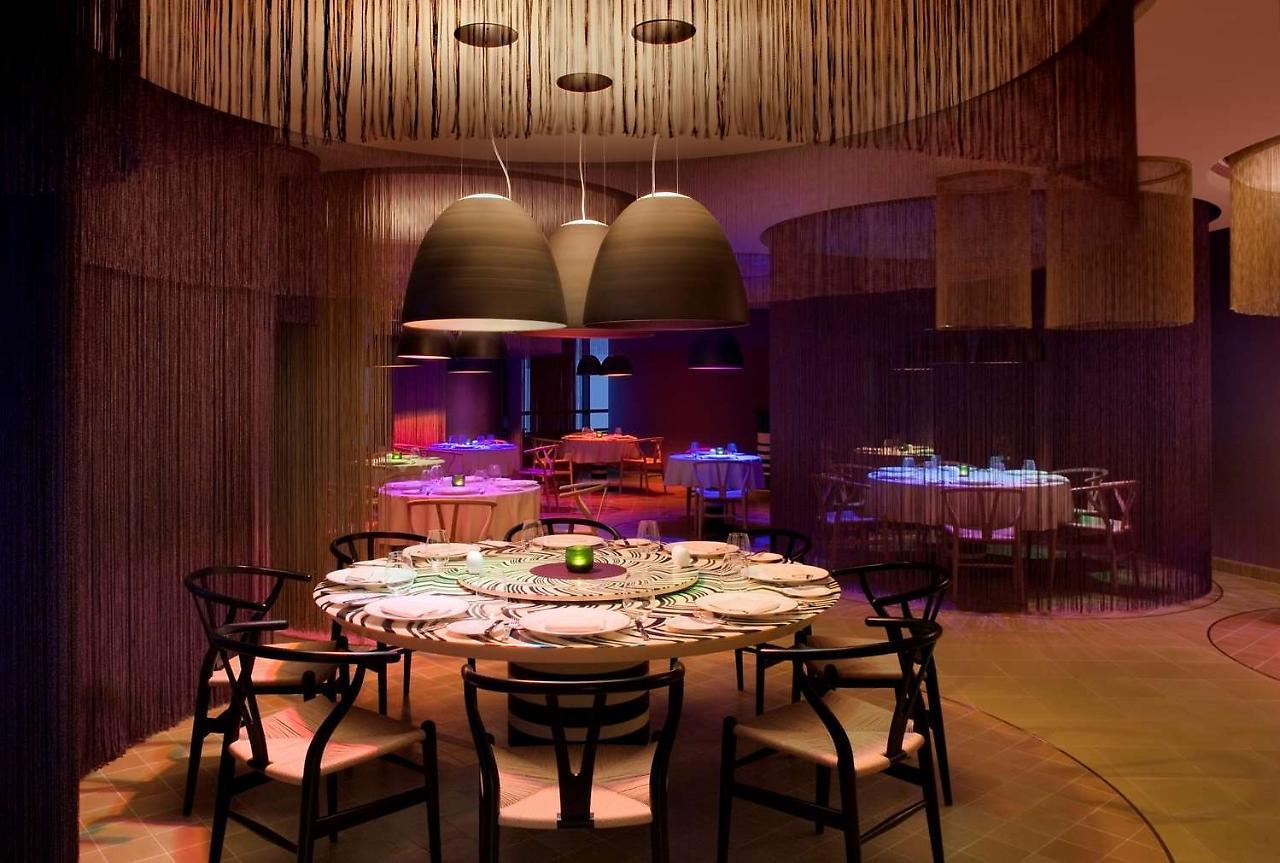 Symphony Style Hotel Kuwait Salmiya Restaurant photo The interior of the restaurant