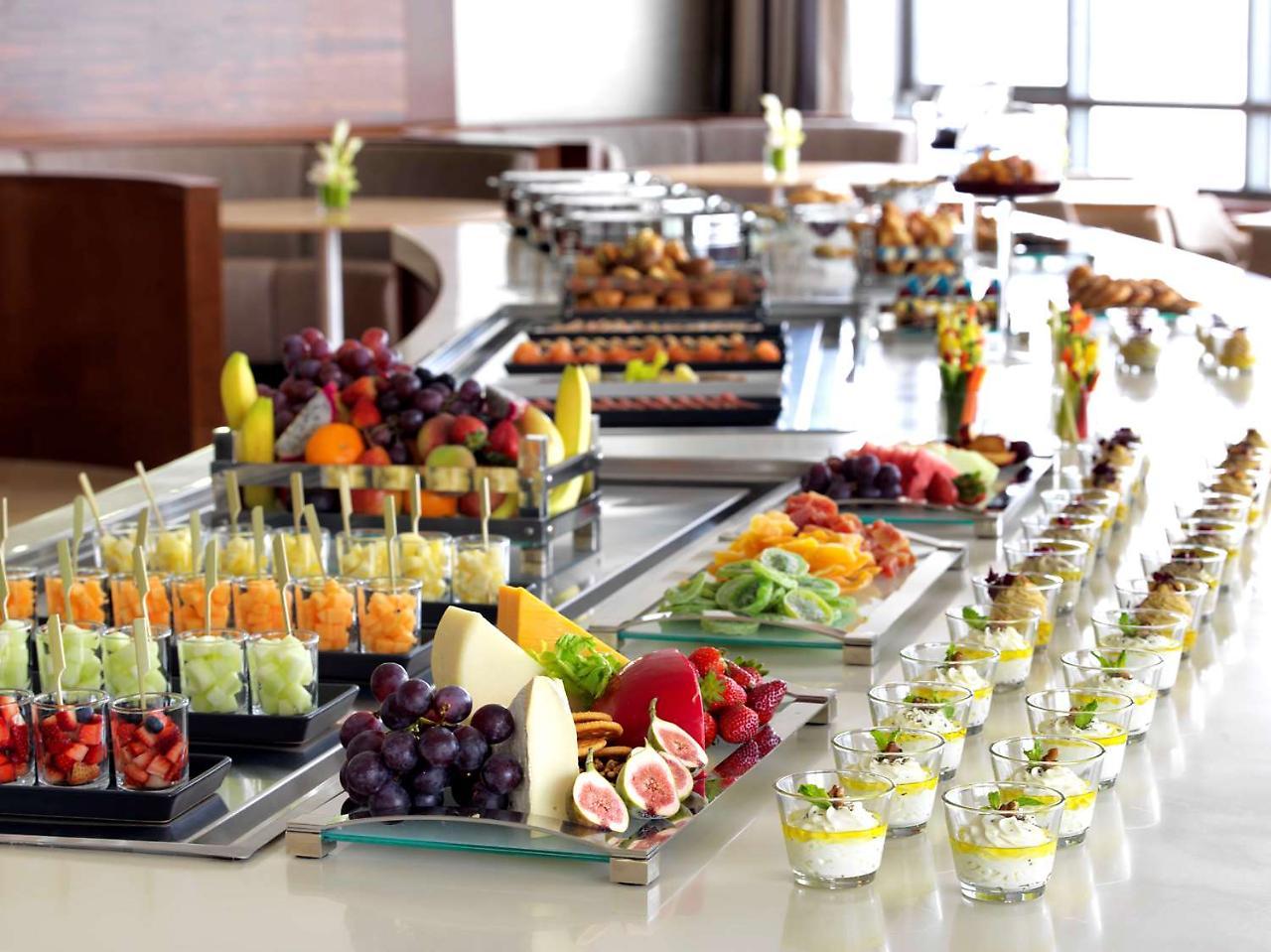Symphony Style Hotel Kuwait Salmiya Extérieur photo A buffet