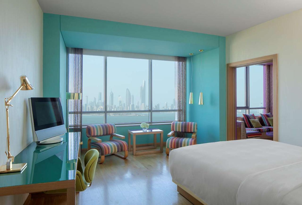 Symphony Style Hotel Kuwait Salmiya Extérieur photo A room at the hotel
