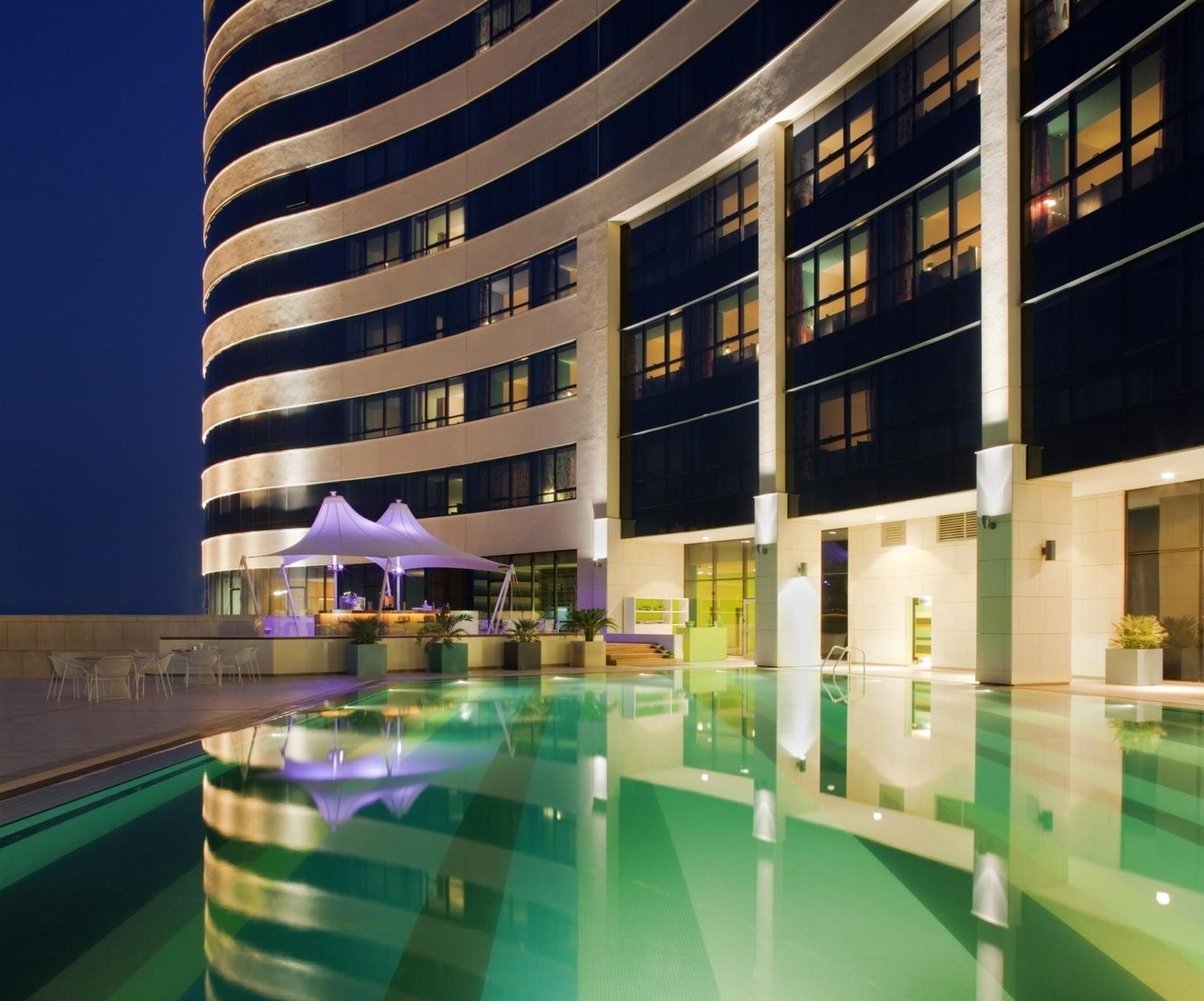 Symphony Style Hotel Kuwait Salmiya Extérieur photo The swimming pool at the hotel