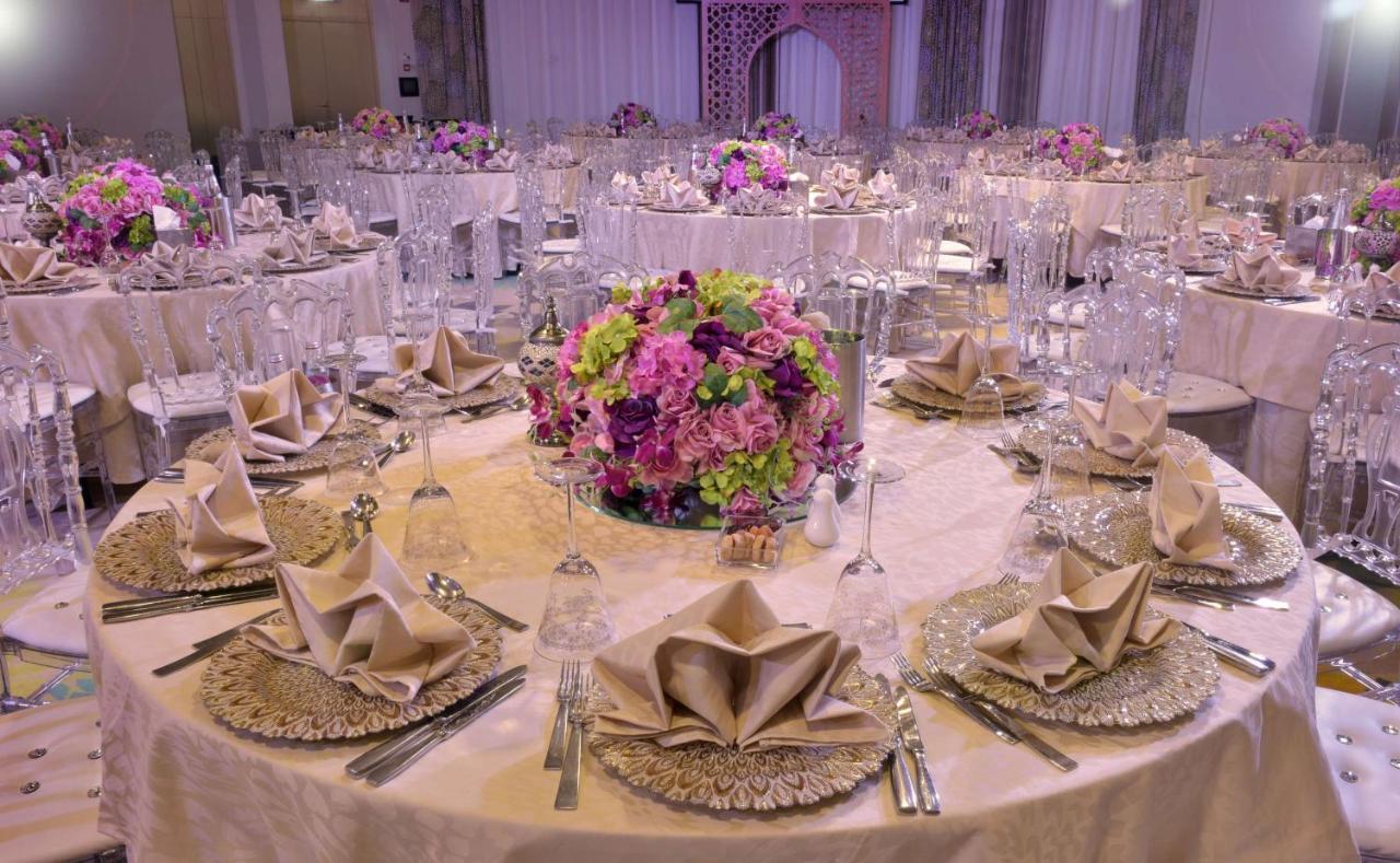 Symphony Style Hotel Kuwait Salmiya Extérieur photo A table set for a formal dinner