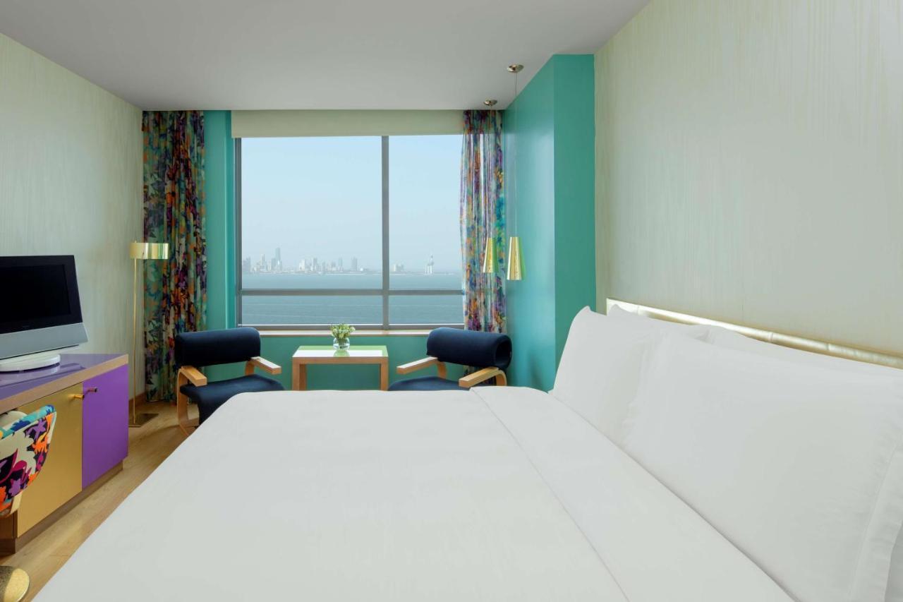 Symphony Style Hotel Kuwait Salmiya Extérieur photo A room at the hotel