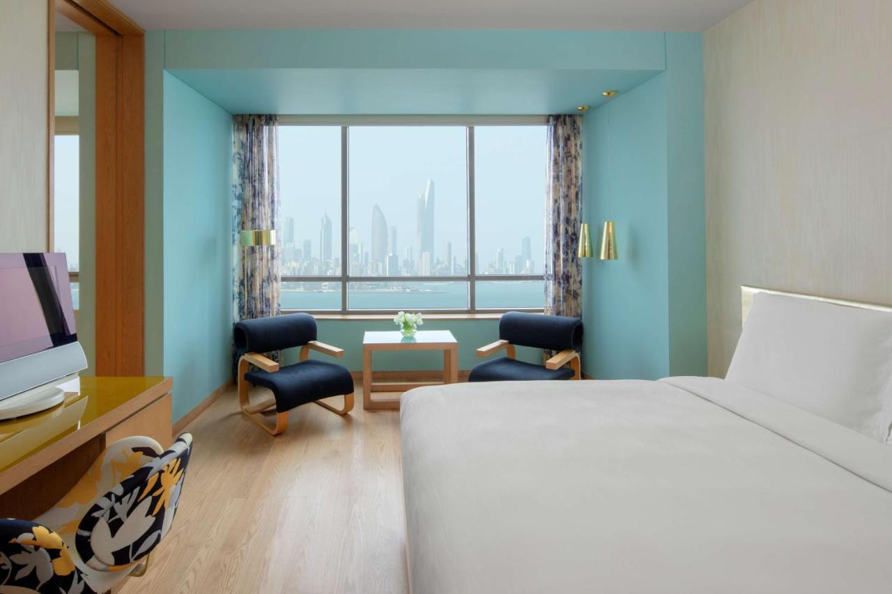 Symphony Style Hotel Kuwait Salmiya Extérieur photo A room at the hotel