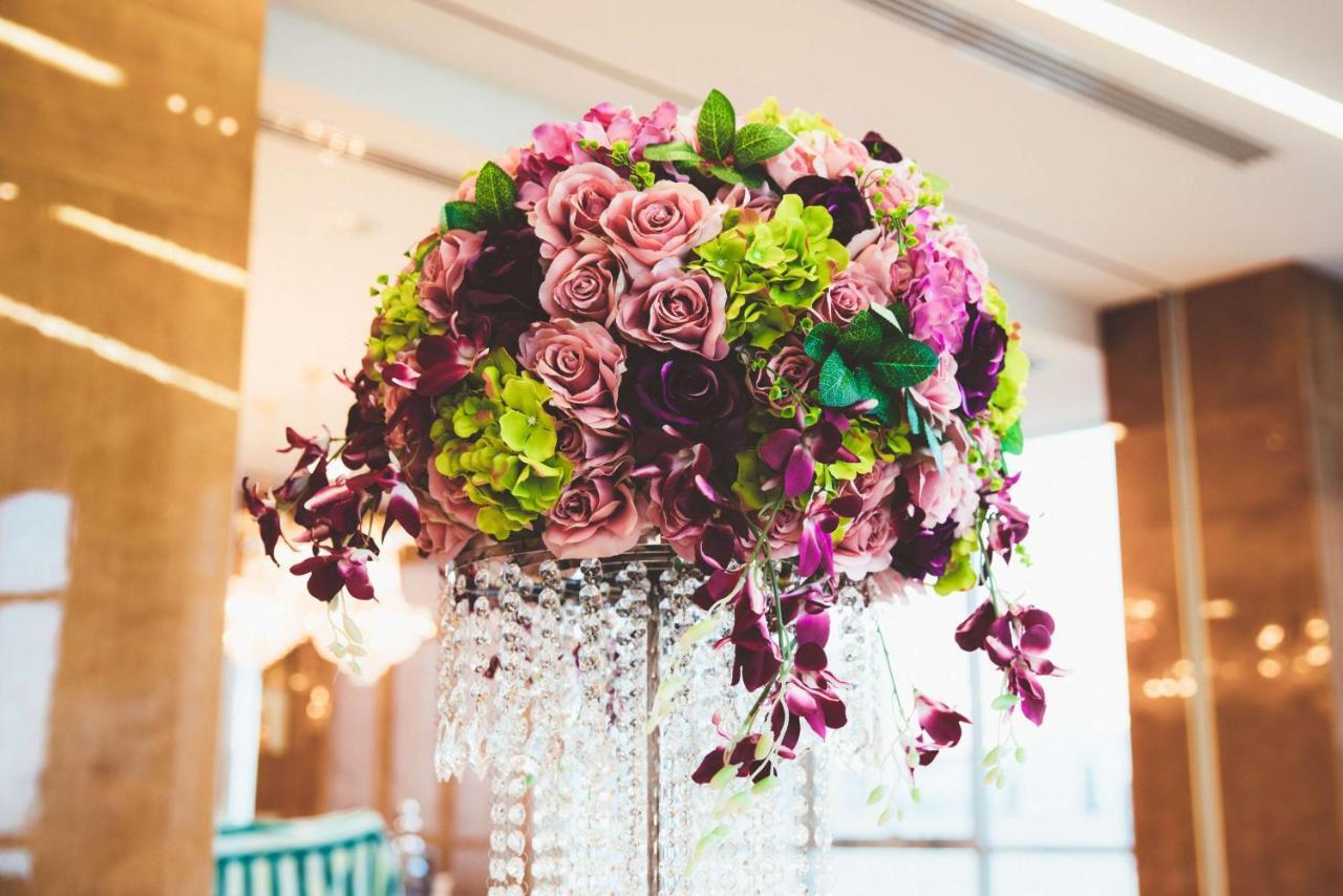 Symphony Style Hotel Kuwait Salmiya Extérieur photo Flower arrangement