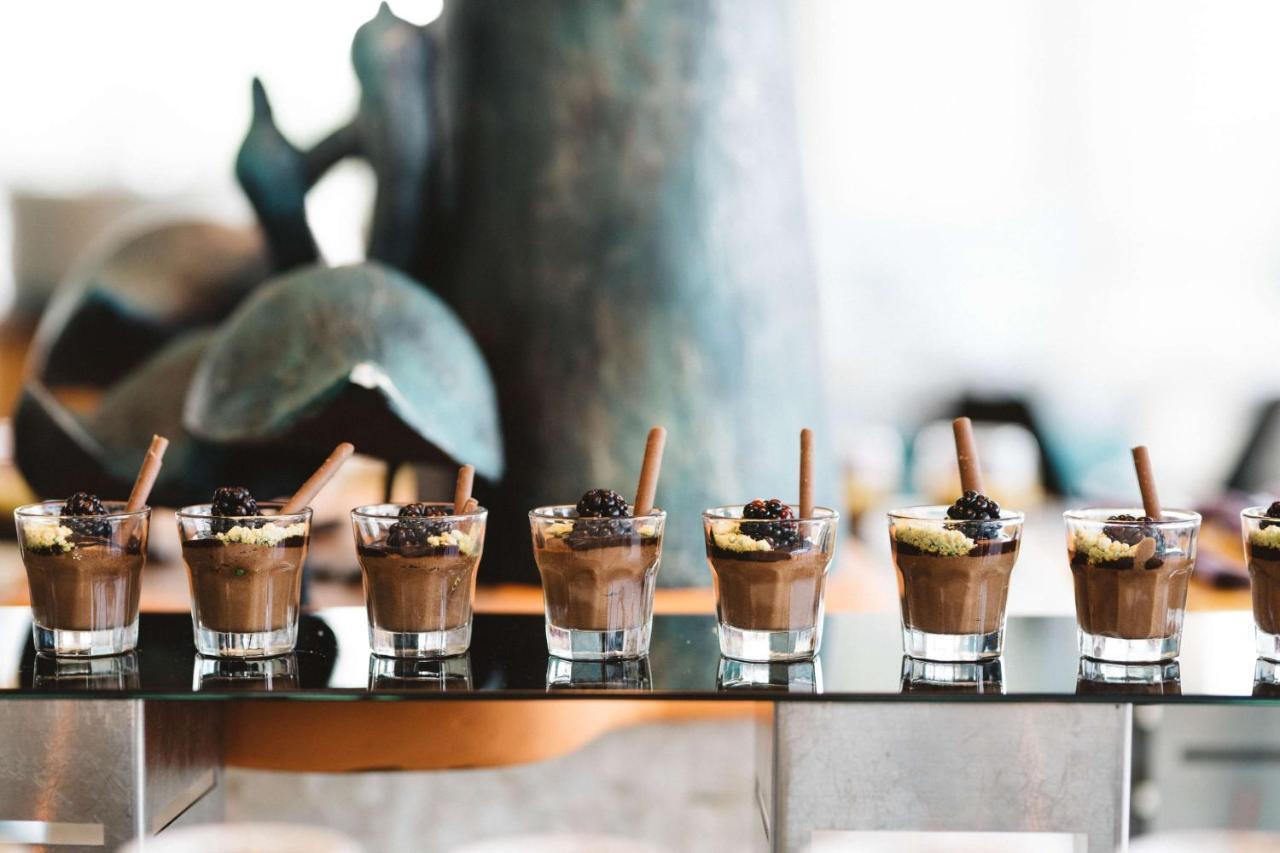 Symphony Style Hotel Kuwait Salmiya Extérieur photo Chocolate dessert