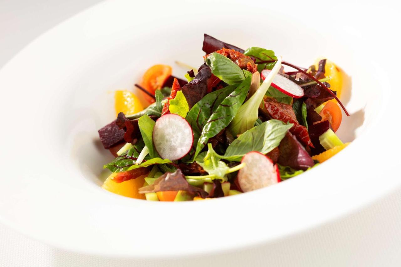 Symphony Style Hotel Kuwait Salmiya Extérieur photo A salad of mixed greens