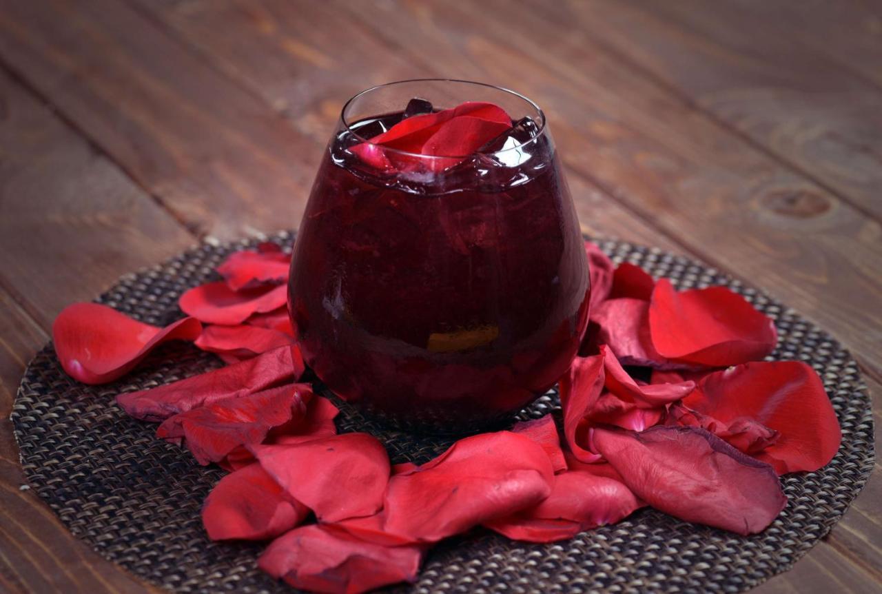 Symphony Style Hotel Kuwait Salmiya Extérieur photo A glass of pomegranate juice