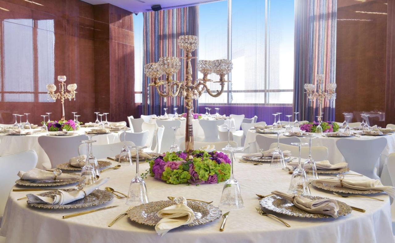 Symphony Style Hotel Kuwait Salmiya Extérieur photo The ballroom at the hotel