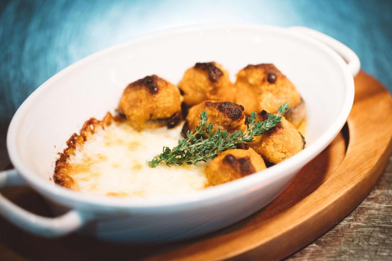 Symphony Style Hotel Kuwait Salmiya Extérieur photo A bowl of Swedish meatballs
