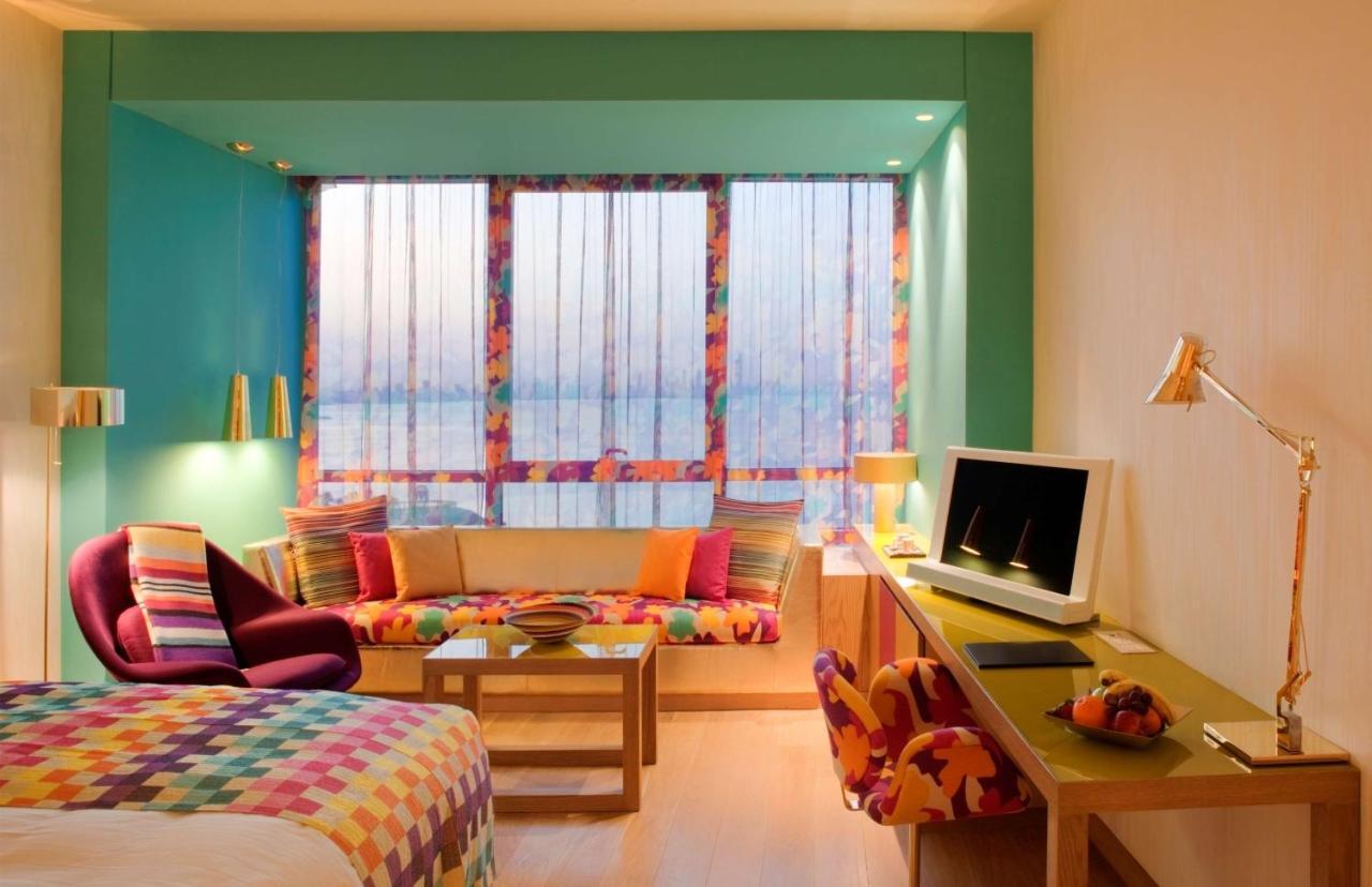 Symphony Style Hotel Kuwait Salmiya Extérieur photo A room at the hotel